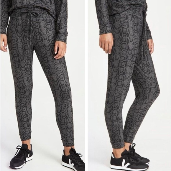 Beyond Yoga Pants - Beyond Yoga NWT Brushed Up Lounge Around Jogger XS